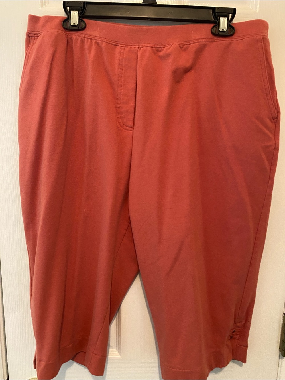 Link Coral Pull-On Capri Pants